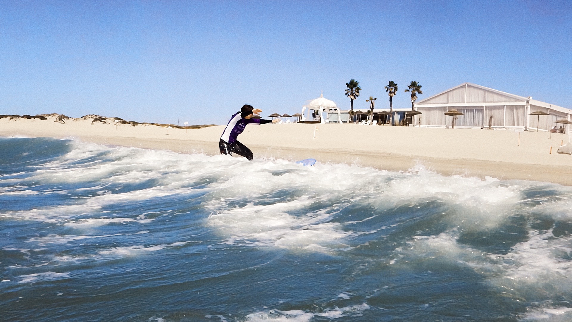 Porto Surf School Beginner Surf Course in Azurara – perfect waves for beginners, surfing fun guaranteed!