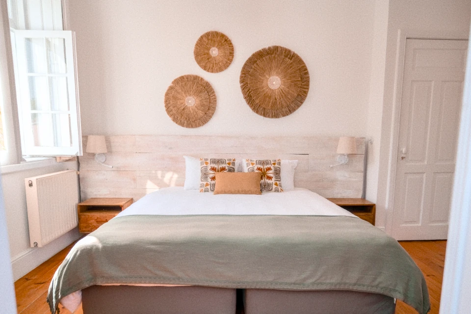 Superior room with double bed in the Porto Surf Lodge