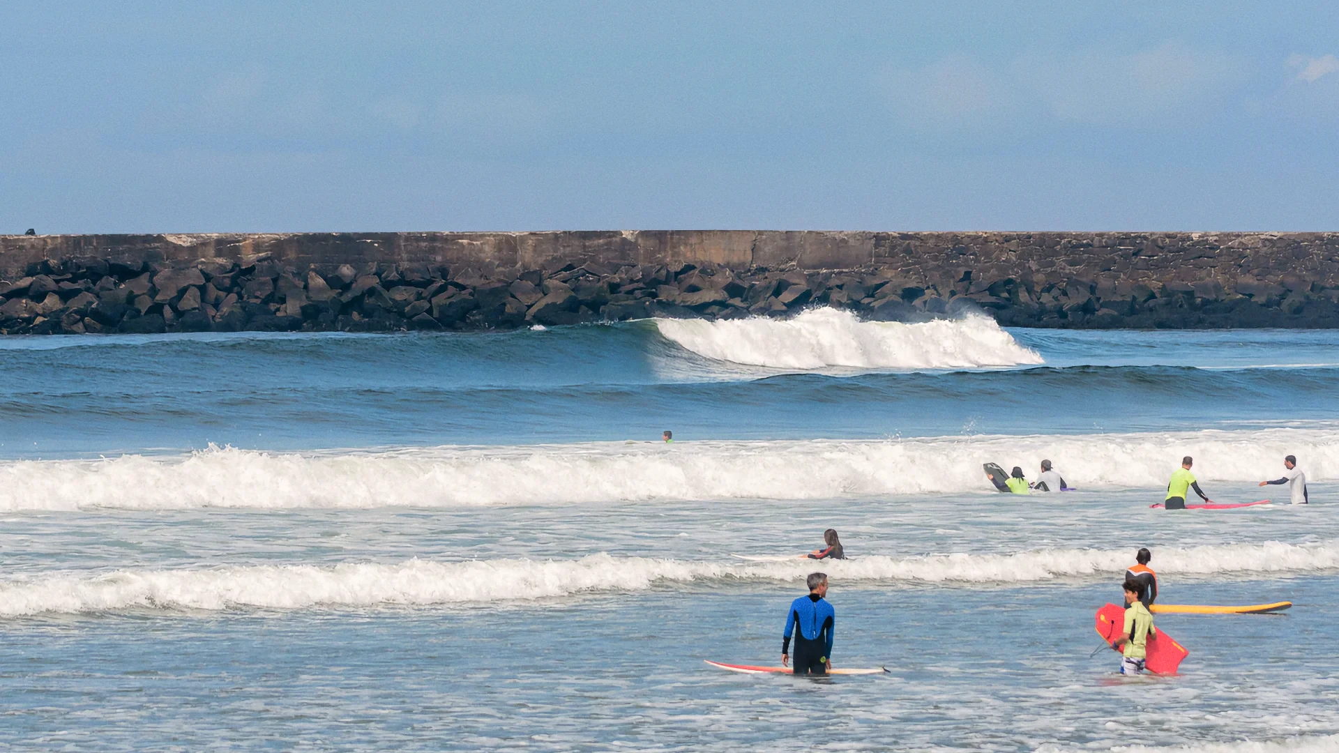 Surfing lessons in perfect conditions at Praia da Azurar