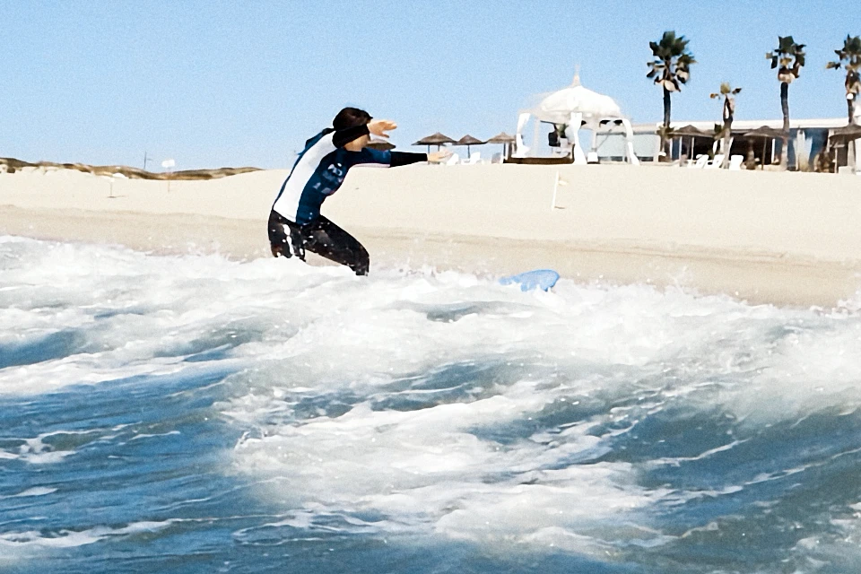 Porto Surf School Beginner Surf Course in Azurara – perfect waves for beginners, surfing fun guaranteed!