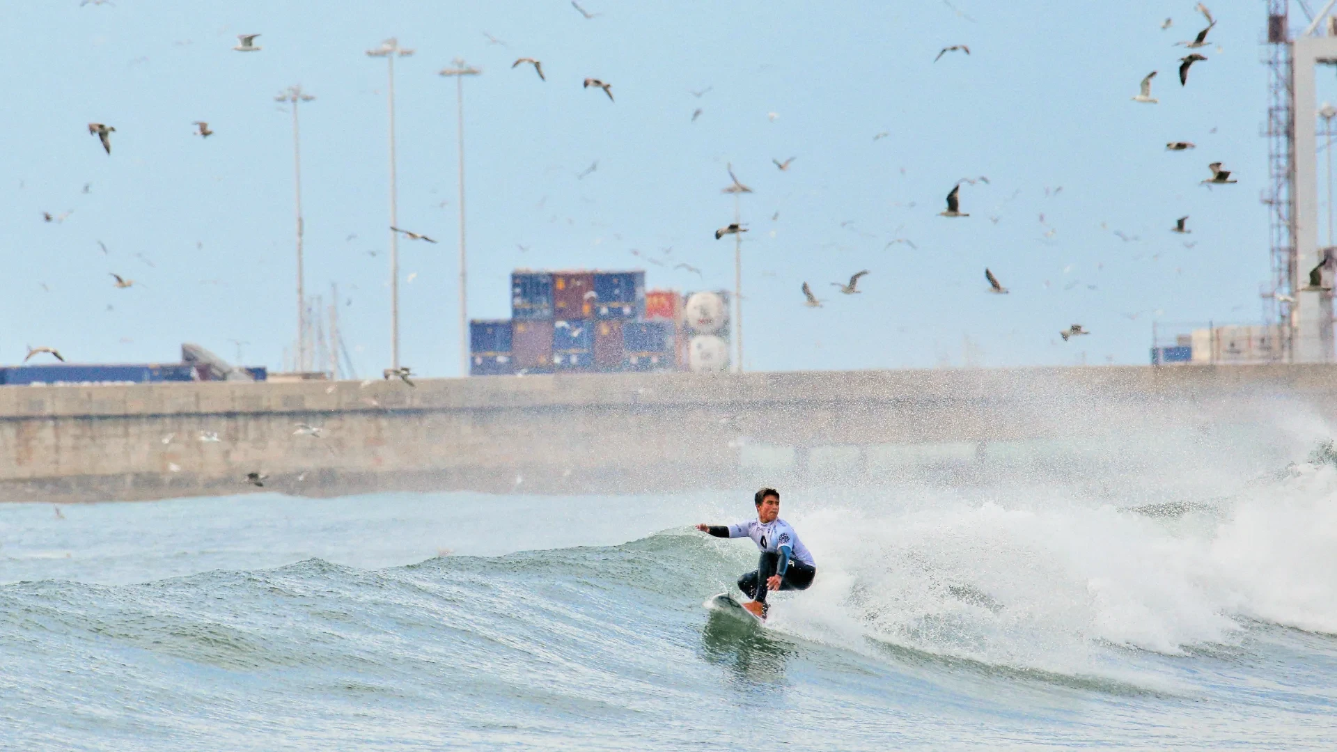 Porto Surf School - Surfer in Matosinhos.