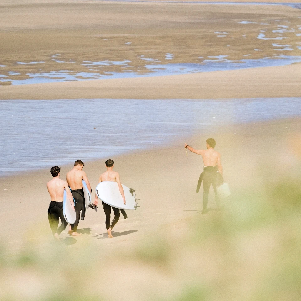 Porto Surf School - Surfers on their way to a surf course in northern Portugal
